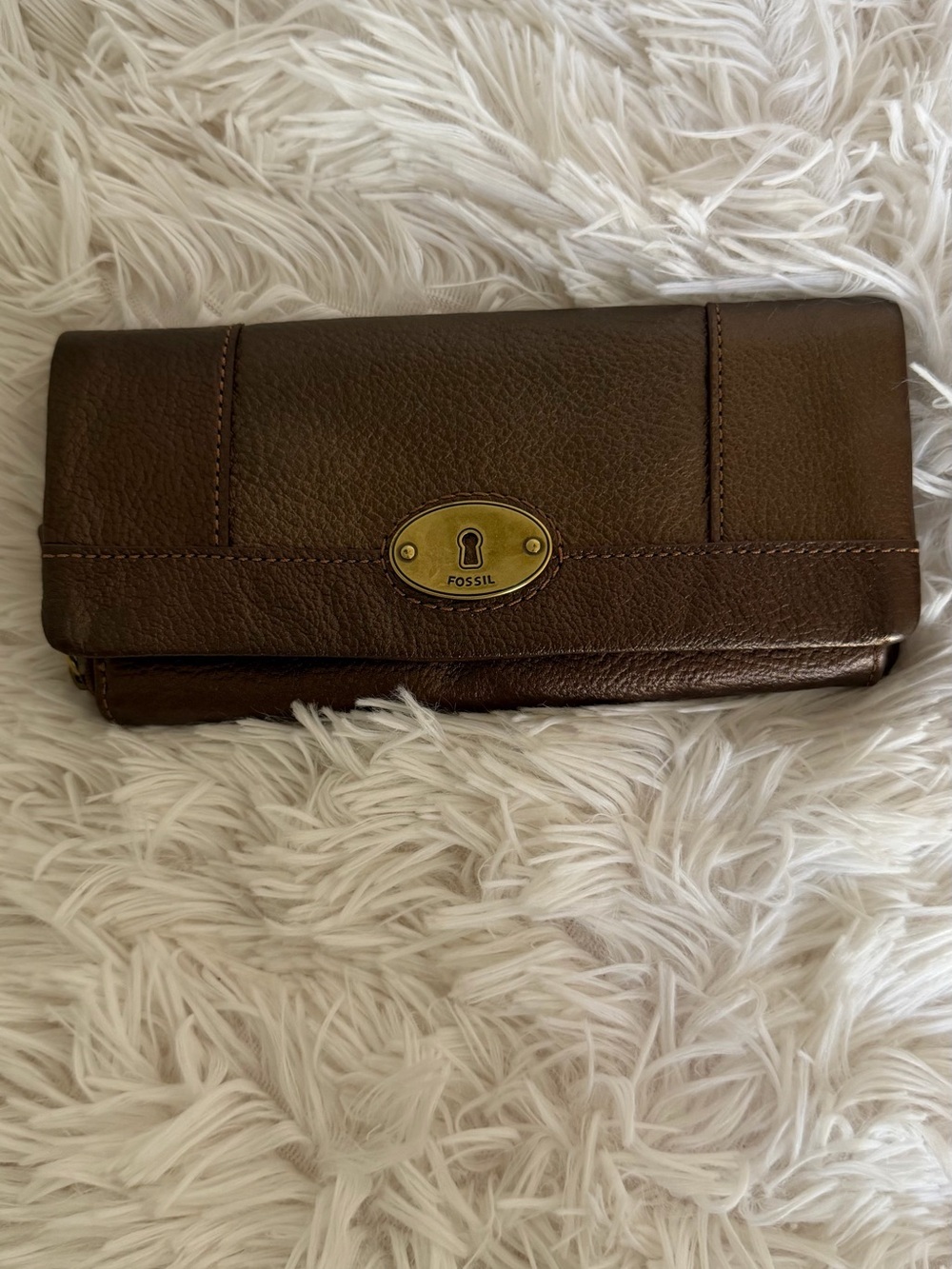 Fossil Vintage Brown Leather Flap Clutch Wallet Brass Keyhole Accent EUC